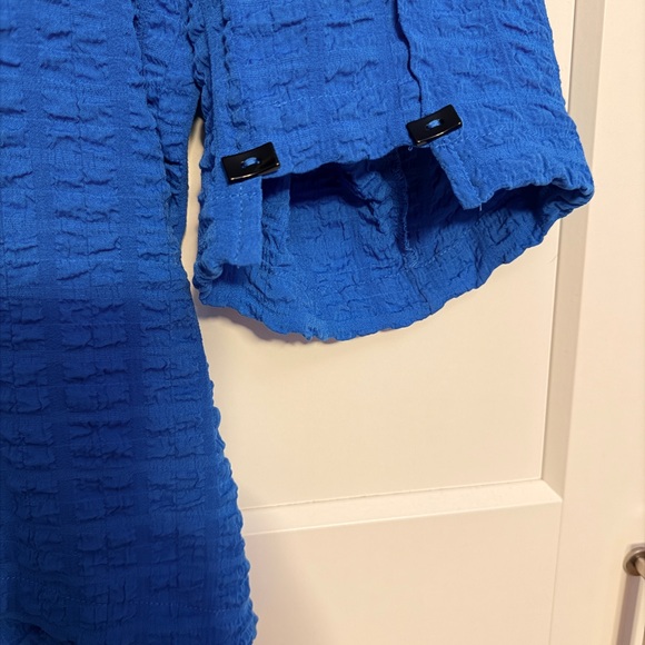 Ali Miles Royal Blue Textured Top - Picture 2 of 4